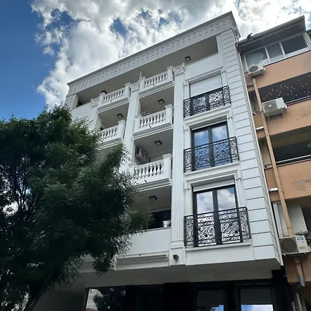 Apartment Home021
